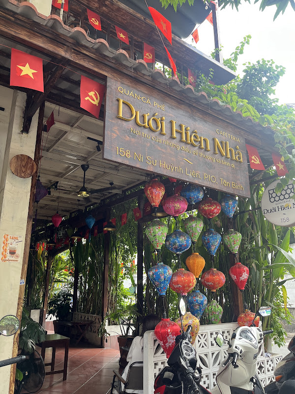 Cà phê Dưới Hiên Nhà