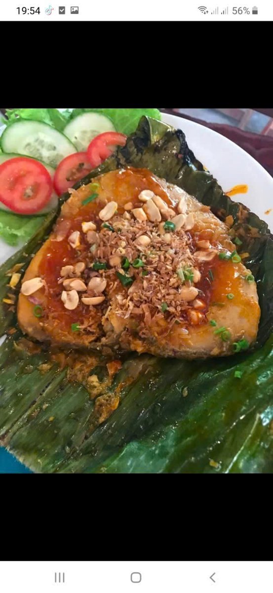 Grilled fish in banana leaves