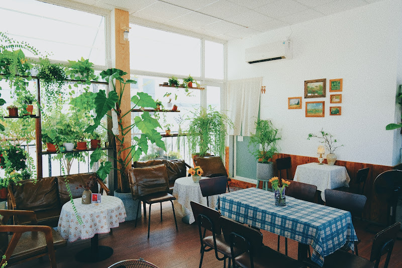 Tiệm Lưu Coffee